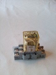 Idec RH2B-05 24V Relay W/ Idec SH2B-05 Socket Base 10A 300V