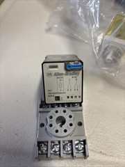 Allen Bradley 700-HAX2Z24-3-4 Series D General Purpose Relay 24vdc incl Socket