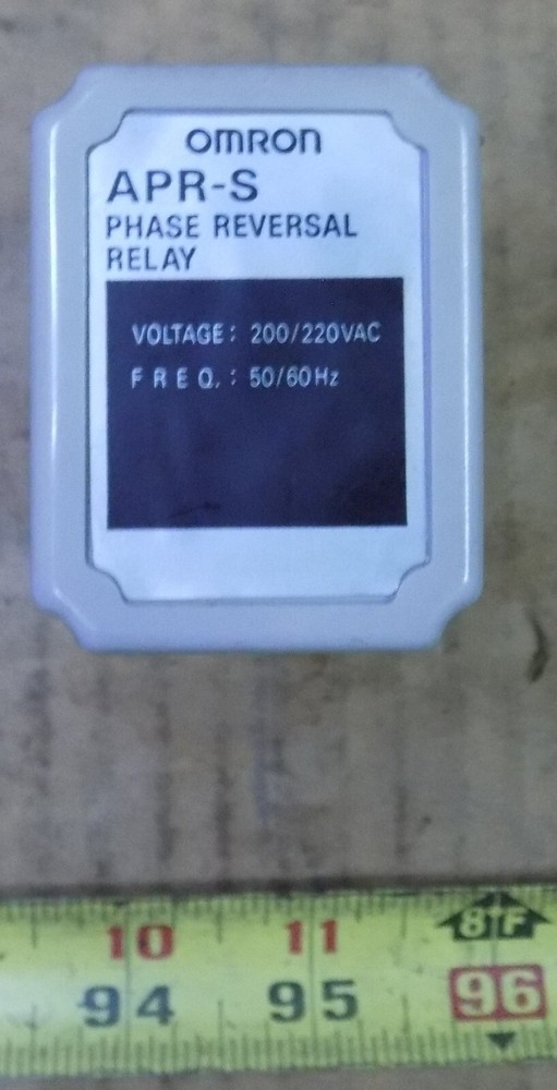 OMRON APR-S phase reversal relay 200/220 VAC with socket