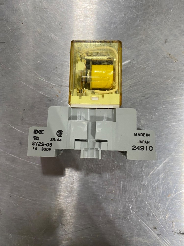 IDEC SY2S-05 24910 RELAY & RY2S-U RELAY SOCKET