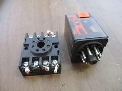 Tyco Schrack Multimode Relay MT228024 24V 50/60Hz w/ Base Used