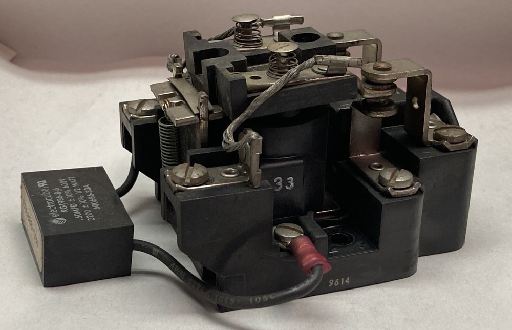 Reliance Electric,600686-33V,Relay RG1986-8-6 600V 1/2Watt