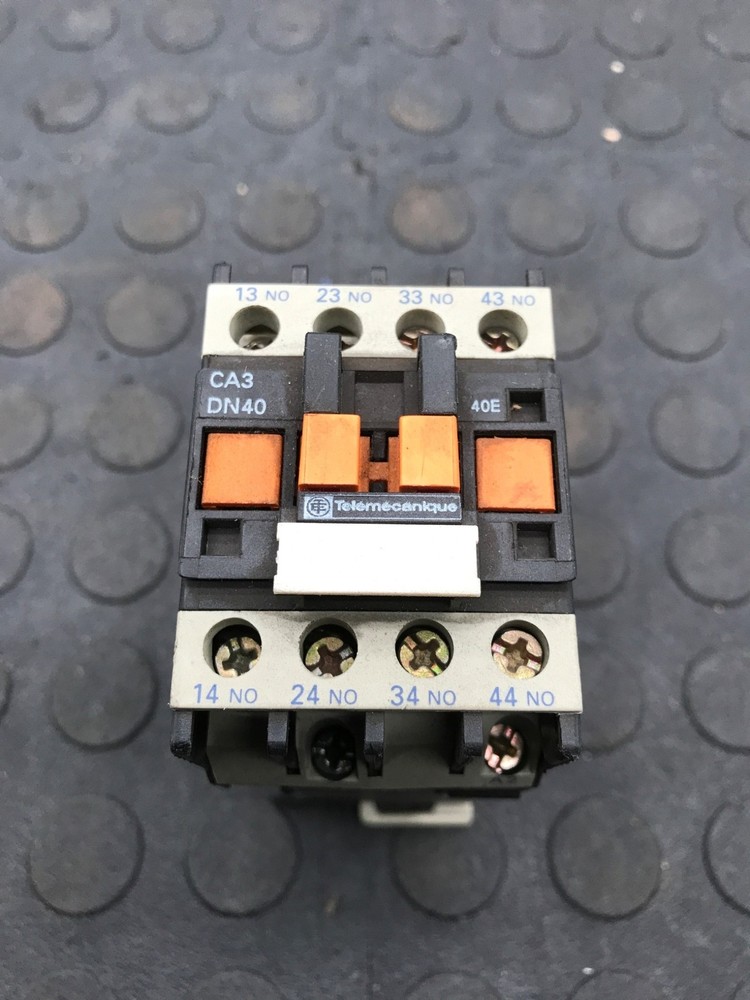 TELEMECANIQUE CA3DN40BDREQ3548G1 Control Relay 600VAC 10A USED