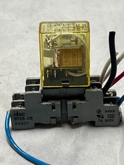 Idec RY2S-U DC24V Relay w/ SY2S-05A Base
