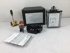 16VMA1B0OVOV – WARRICK CONTROLS – 16VM W/11 PIN DIN MT SOCKET -*NEW OLD STOCK!!*