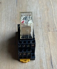OMRON MY4N RELAY 110/120VAC 14 PIN WITH PYF14A-E SOCKET BASE