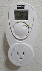 Dayton Thermostat Plug Model: 1UHG6 Temp. Range: 40-95⁰F 120VAC 15(3)A Max