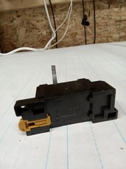 OMRON RELAY BASE + 2-M4X12
