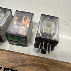 Schneider Electric RUMC22P7 Universal plug-in relay Zelio RUM Lot Of 4
