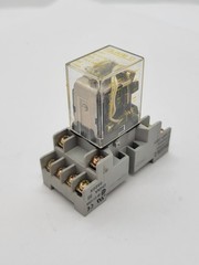 Square D RS14V20 Relay w Socket Base 5A 14 Pin 120V Coil Series C 8501