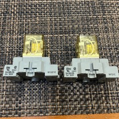 🇺🇸(2) RH3B-U AC24 RELAY 11 PIN 3PDT 10A IDEC WITH IDEC SH3B-05 DIN RAIL BASE