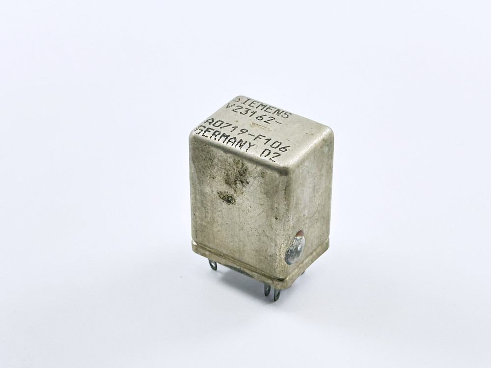 V23162-A0719-F106 Siemens Hermet Seal Cradle Relay 15VDC 1NO 1NC 5A 10-Pin