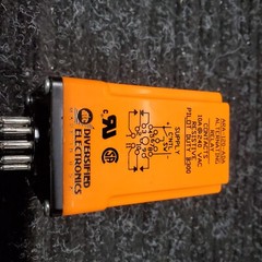 DIVERSIFIED ELECTRONICS ARA-120-ADA ALTERNATING RELAY WITH BASE