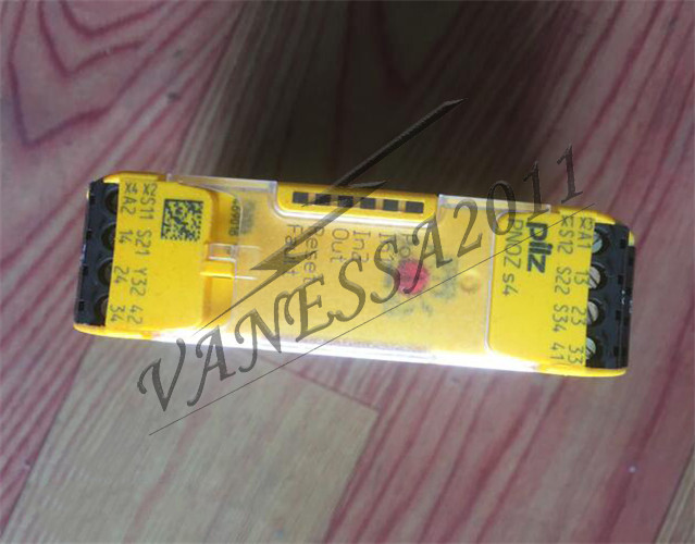 1PCS Used Mushroom Safety Relay PNOZ s4 750104 Tested