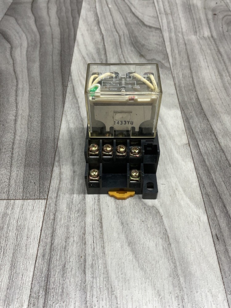 Omron Relay LY4N-D2 w/ Base 24 VDC #4026PT179