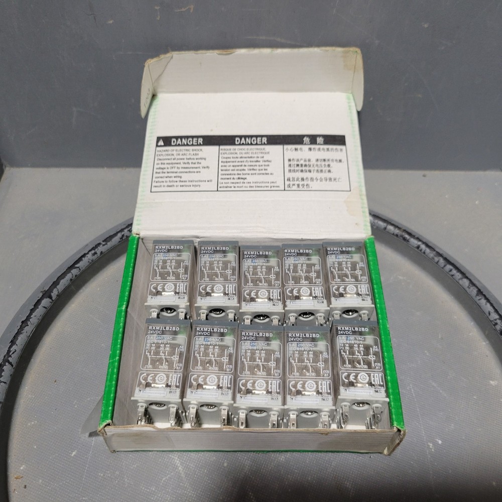 Box of 10 Schneider Electric, Telemecanique Relay, 24VDC, 250VAC, 5A, RXM2LB2BD