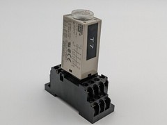 OMRON H3YN-4 Timer Relay w Base PYF14A-E 1 Second – 1 Minute 14 Pin Adjustable