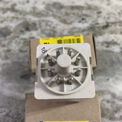 1 NEW SQUARE D 8501 KP12V14 SER F PLUG IN GP RELAY DPDT-12A COIL 24V 50/60Hz