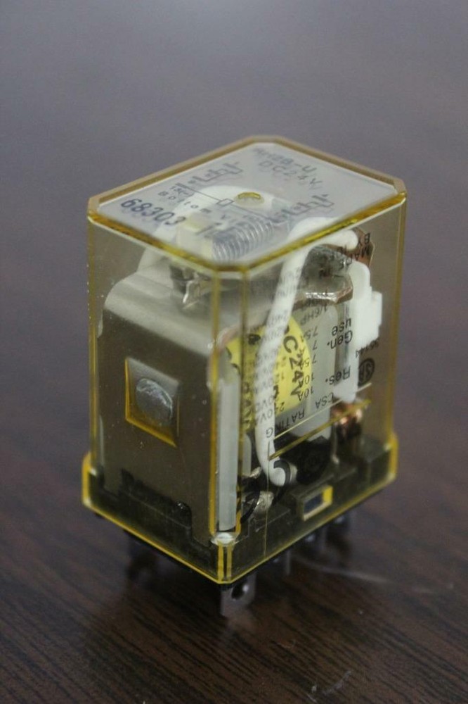 IDEC Model RH2B-U DC24 General Purpose 10 Amp Relay DPDT
