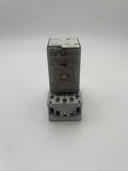 ALLEN-BRADLEY 700-HAX3Z24 SER D RELAY WITH RELAY SOCKET 700-HN101 C