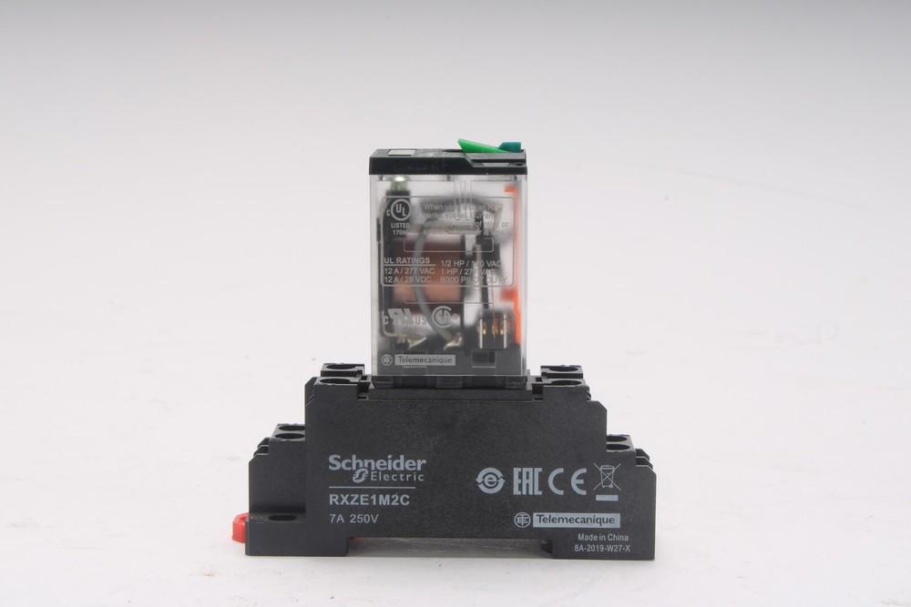 Schneider Electric RXZE1M2C Socket W/ RXM2AB2BD General Purpose Relay Lot of 4