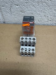 ABB CR-M2SS/ CR-M120C2L Socket/ Pluggable Interface Relay 120V *NEW*