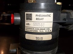 BARBER-COLMAN AK-50603-0-1 PNEUMATIC RELAY AMPLIFYING 30 PSIG 1/8″ FNPT(S2)
