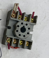 DAYTON 5X852M RELAY SOCKET 300V 15A/600V 10A 8-PIN QTY:1 ⭐