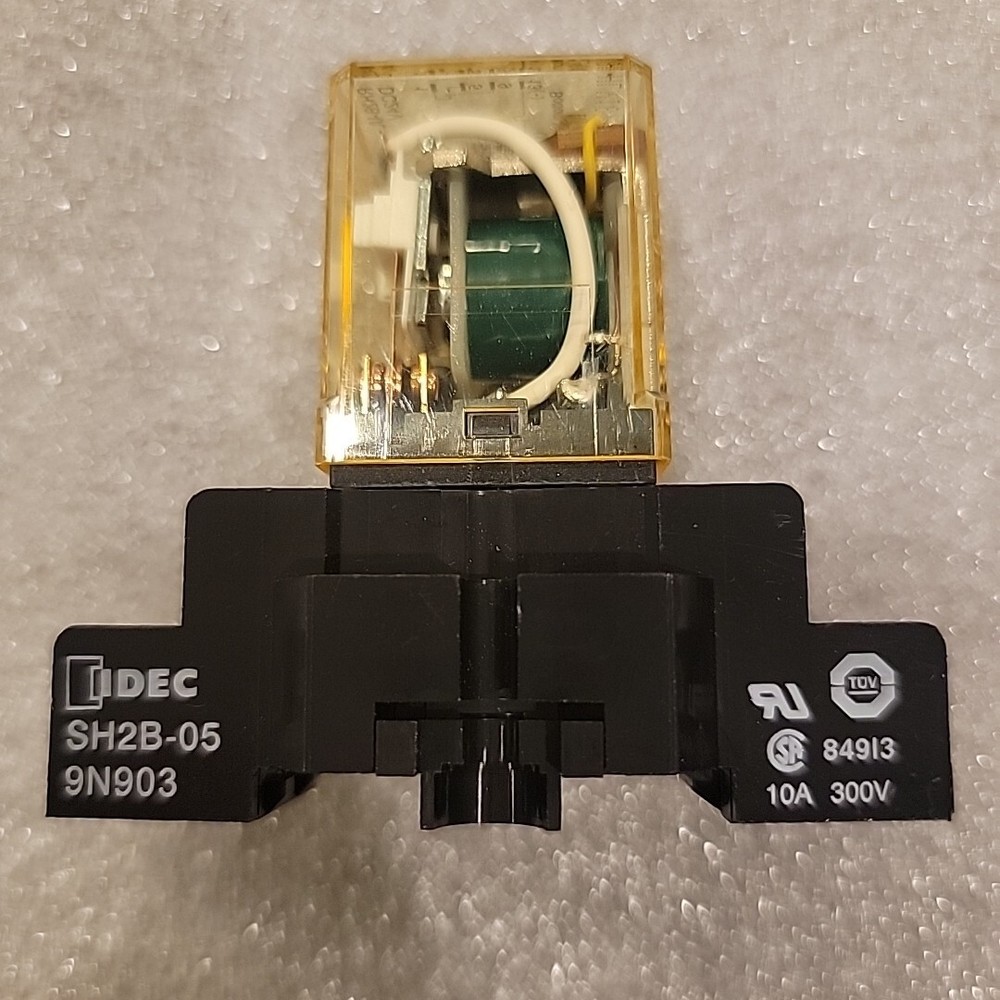 IDEC – RH2B-UL DC24V DPDT 10A 24VDC Relay w/ SH2B-05 9N903 Socket Base