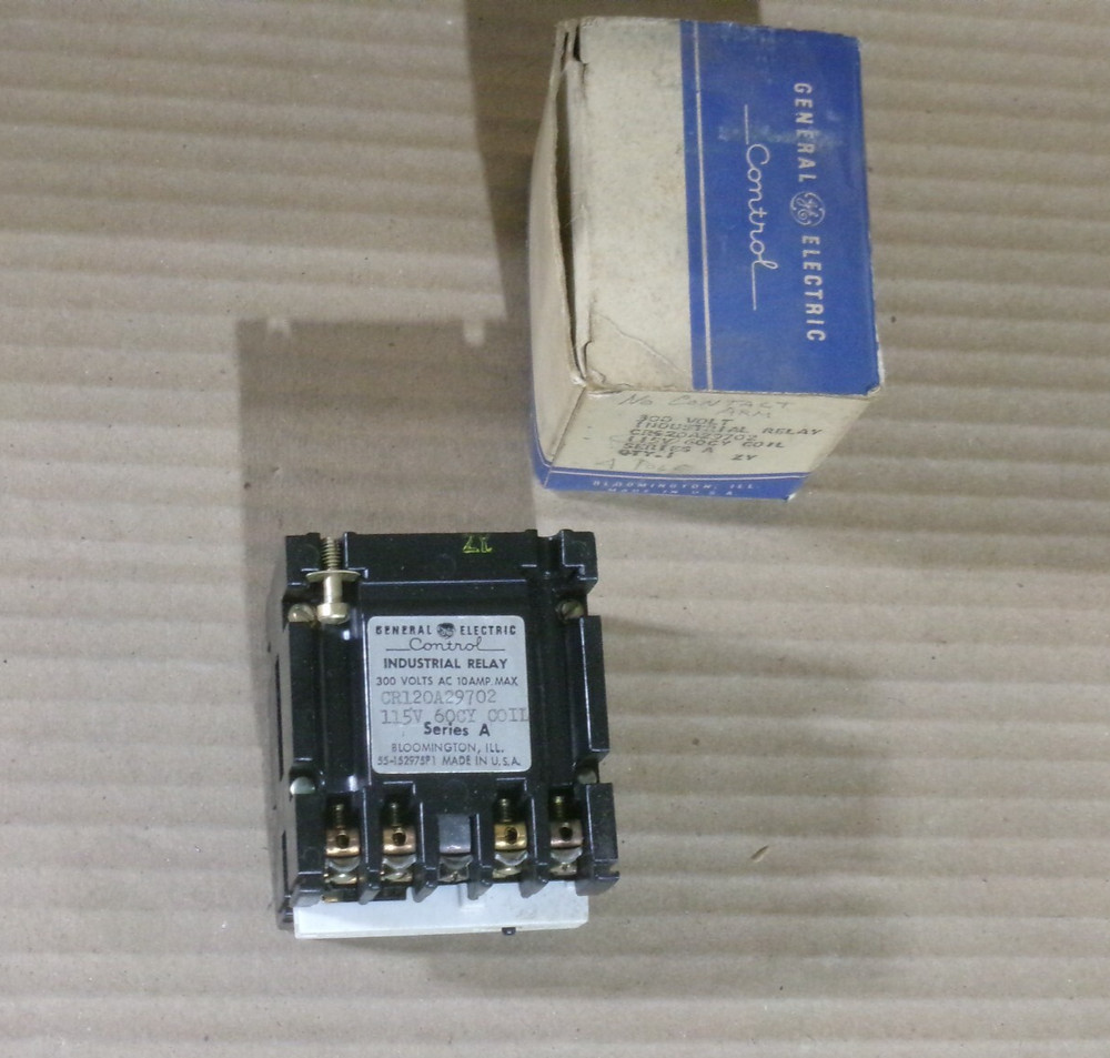 New GE CR120A29702 Industrial Relay 300 Volts Max 10 Amp Max 115V 60CY AK
