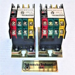CUTLER HAMMER TYPE R POWEREED RELAY / D40RB / SER A2 / 120 V (LOT OF 2)