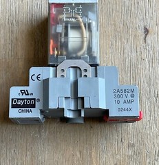 DAYTON 5YR20 RELAY 24VDC 8 PIN WITH DAYTON 2A582M SOCKET BASE