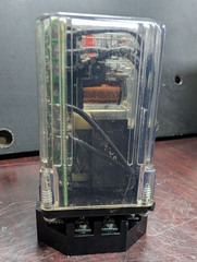 👀WARRICK CONTROLS 8-PIN CONTROL RELAY 120-240 VAC 4.4 VA W/ BASE RB08-PC