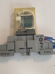 Idec RH1B-U Relay 24VDC with SH1B-05 Relay Socket 10A 300V Free Shipping