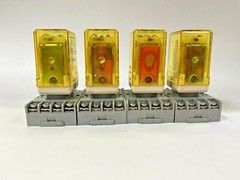 IDEC RELAY RR2P-UL, DC24 WITH IDEC BASE SR2P-06 LOT OF 4