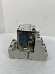 Allen-Bradley 700-HB33Z24 Relay Ser. E With 700-HN153 Base Ser. B – Lot of 2