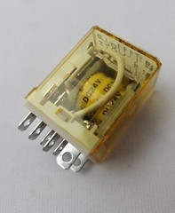 Idec RH2B-UDC24V Relay