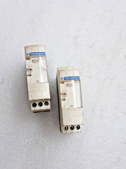 Lot of 2PCS Schneider Telemecanique RE8RA11FU0.1s-10s Timing Relay RE8RA11FU