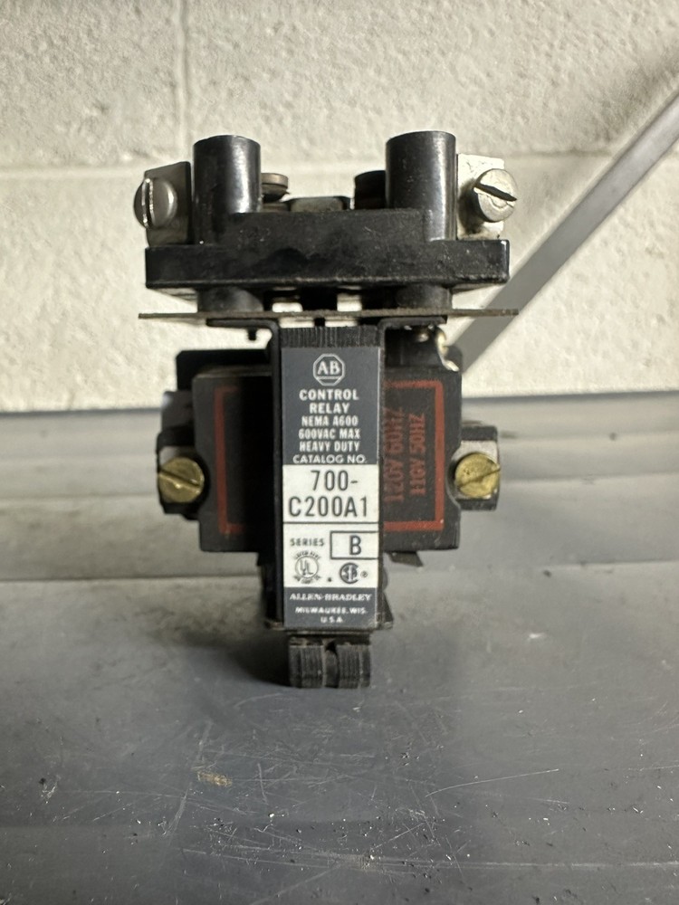 Allen Bradley Heavy Duty 700-C200A1 Relay