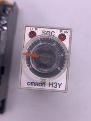 Omron H3Y-2 Timer Relay, 0-5sec Range, 5A, 120VAC, w/ Plug-in Base, NEW NO BOX