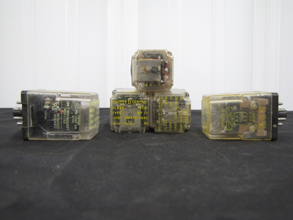 Square D 8501 RS4V20 Miniature Relay Plug, Series B, 120V, 50/60Hz, 3A – NEW