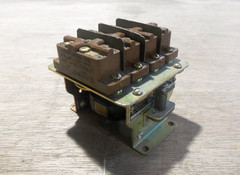 SQUARE D 8501 P04 AC/DC PILOT DUTY RELAY 110V 15 AMP / 220V 10 AMP 8501P04