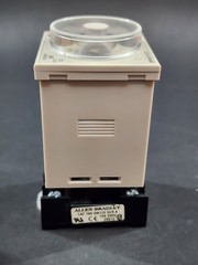Omron H3CR-A8 Solid State Timer 100-240VAC w/ Allen Bradley 700-HN125 Base