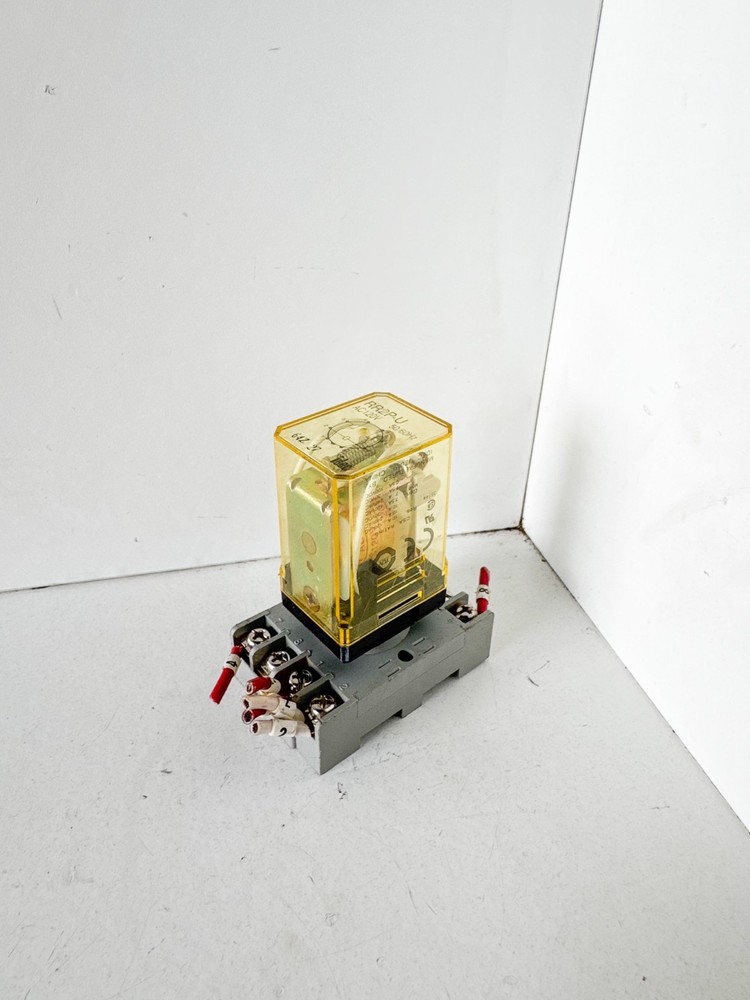 IDEC RR2P-U AC120V Relay w/ Socket Base SR2P-06RR2P-U (EL15)