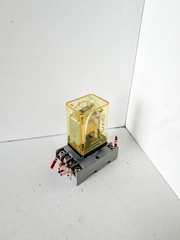 IDEC RR2P-U AC120V Relay w/ Socket Base SR2P-06RR2P-U (EL15)