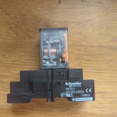 Schneider Electric RPZF2 Relay with Base RPM22BD 15A 250VAC