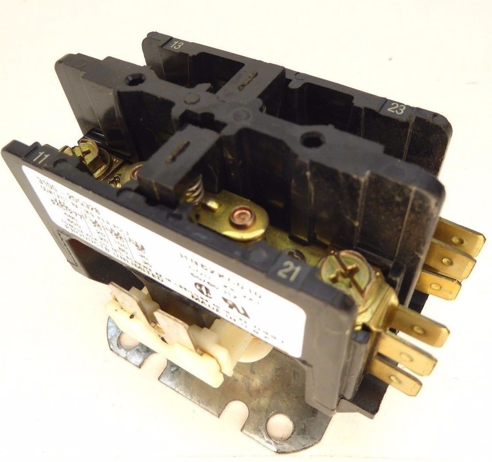 Products Unlimited 3100-20Q328 HN52KC010 20 amp max Coil 24vac USED