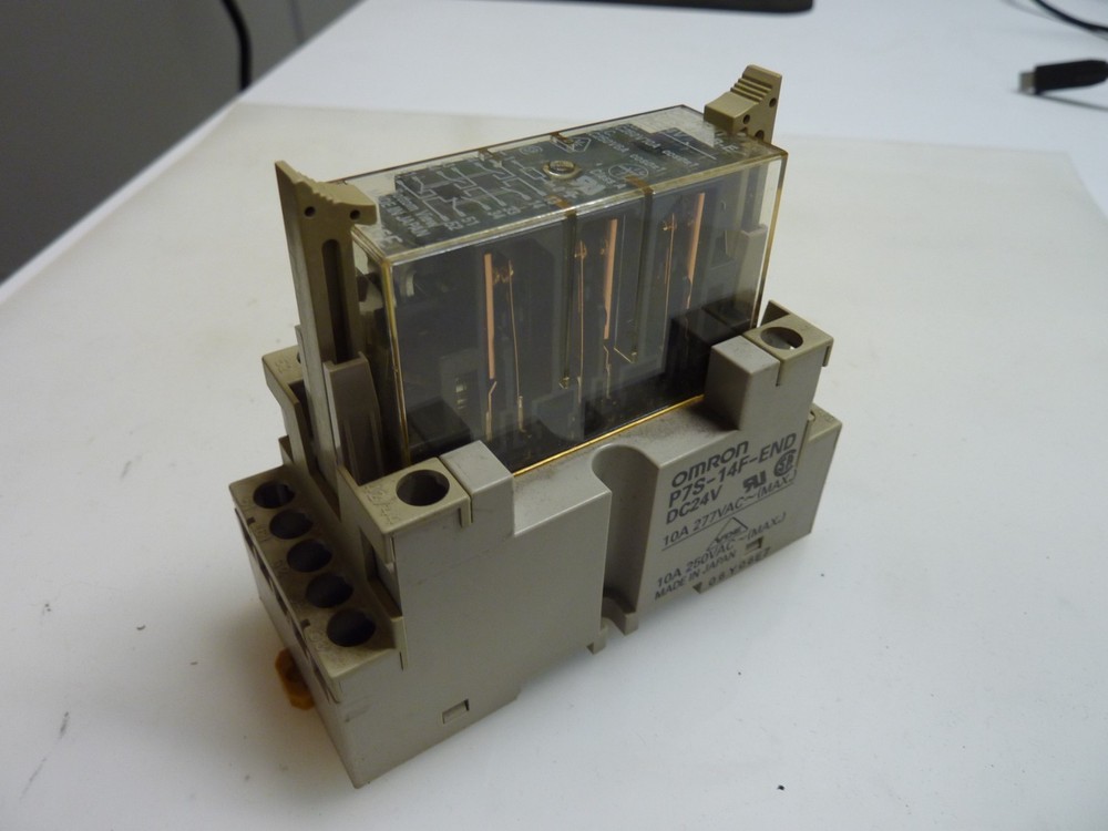 OMRON G7S-4A2B-E RELAY 24VDC 10A W/ OMRON P7S-14F-END 10A 24VDC SOCKET (31408)