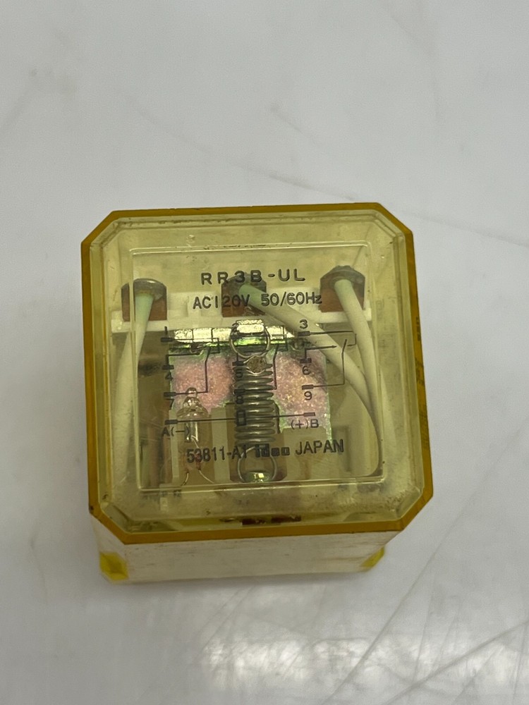 idec RR3B-UL AC120V, 50/60Hz Relay