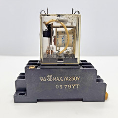 Omron MY2 Relay 110VAC w/ Socket Base 7A 250V General Purpose Used
